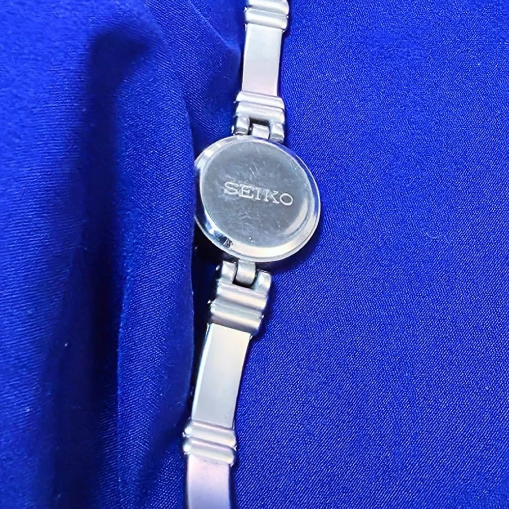Seiko Vintage Petite Women's Watch 21mm New battery , fully working